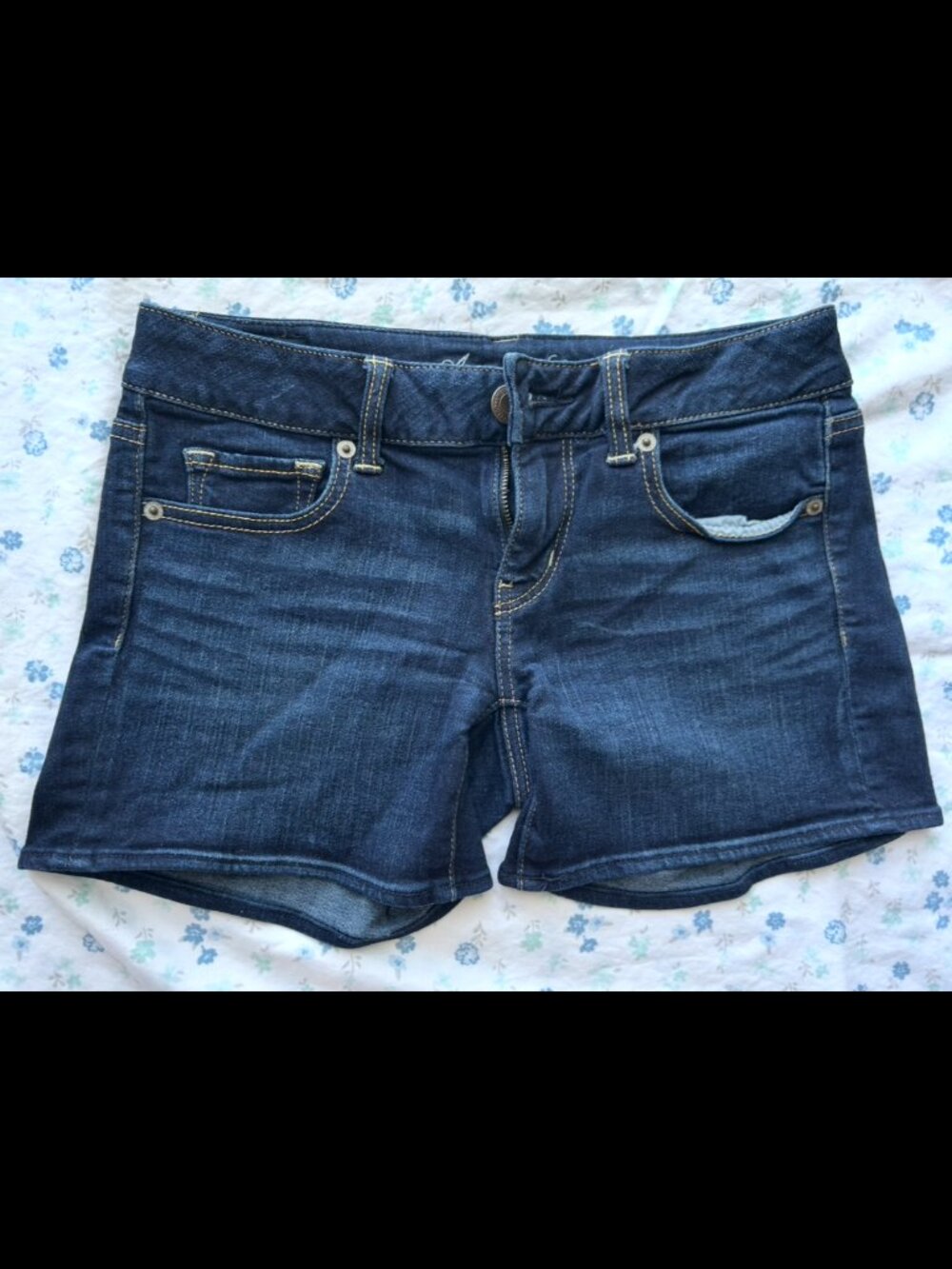 American Eagle Stretch Denim Shorts Size 4 Dark Wash